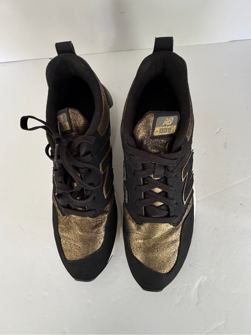 New Balance 009 V1 Women's Size 9 Sneakers Black Gold Metallic Running Shoes